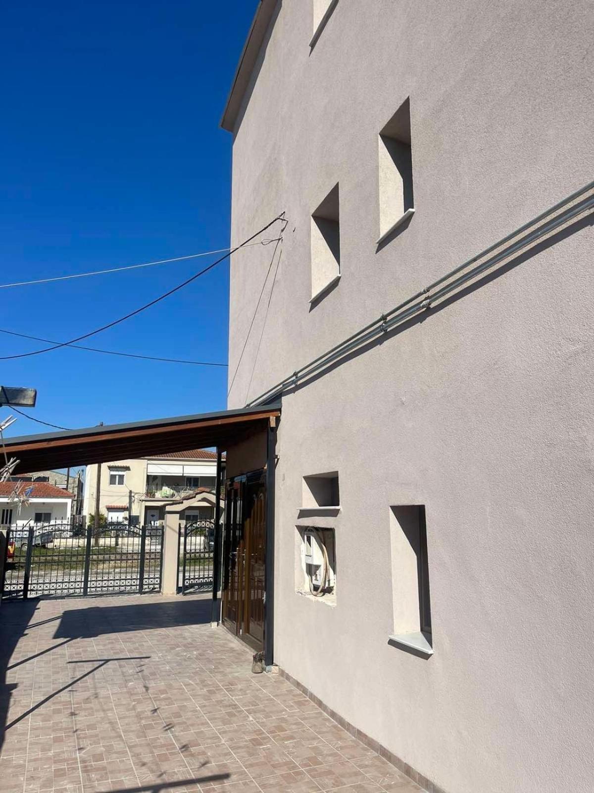 Bright Apartment, Spacious Near The Center Trikala  Exterior photo