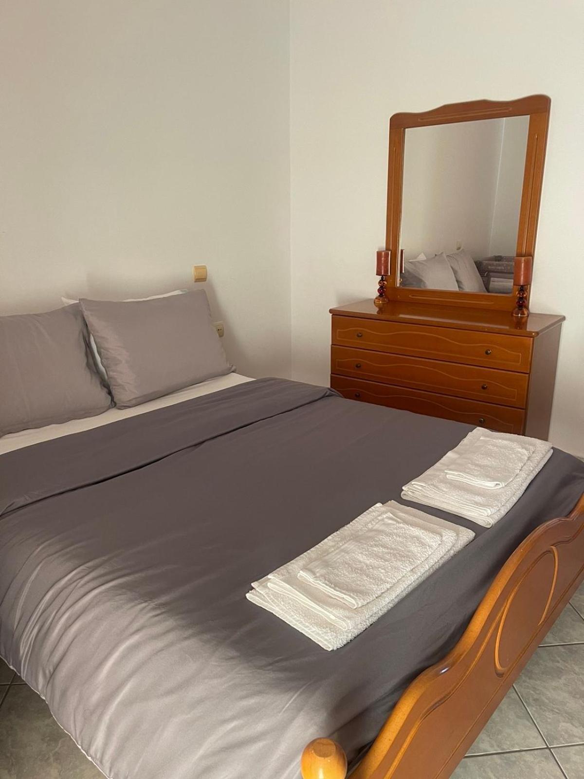 Bright Apartment, Spacious Near The Center Trikala  Exterior photo