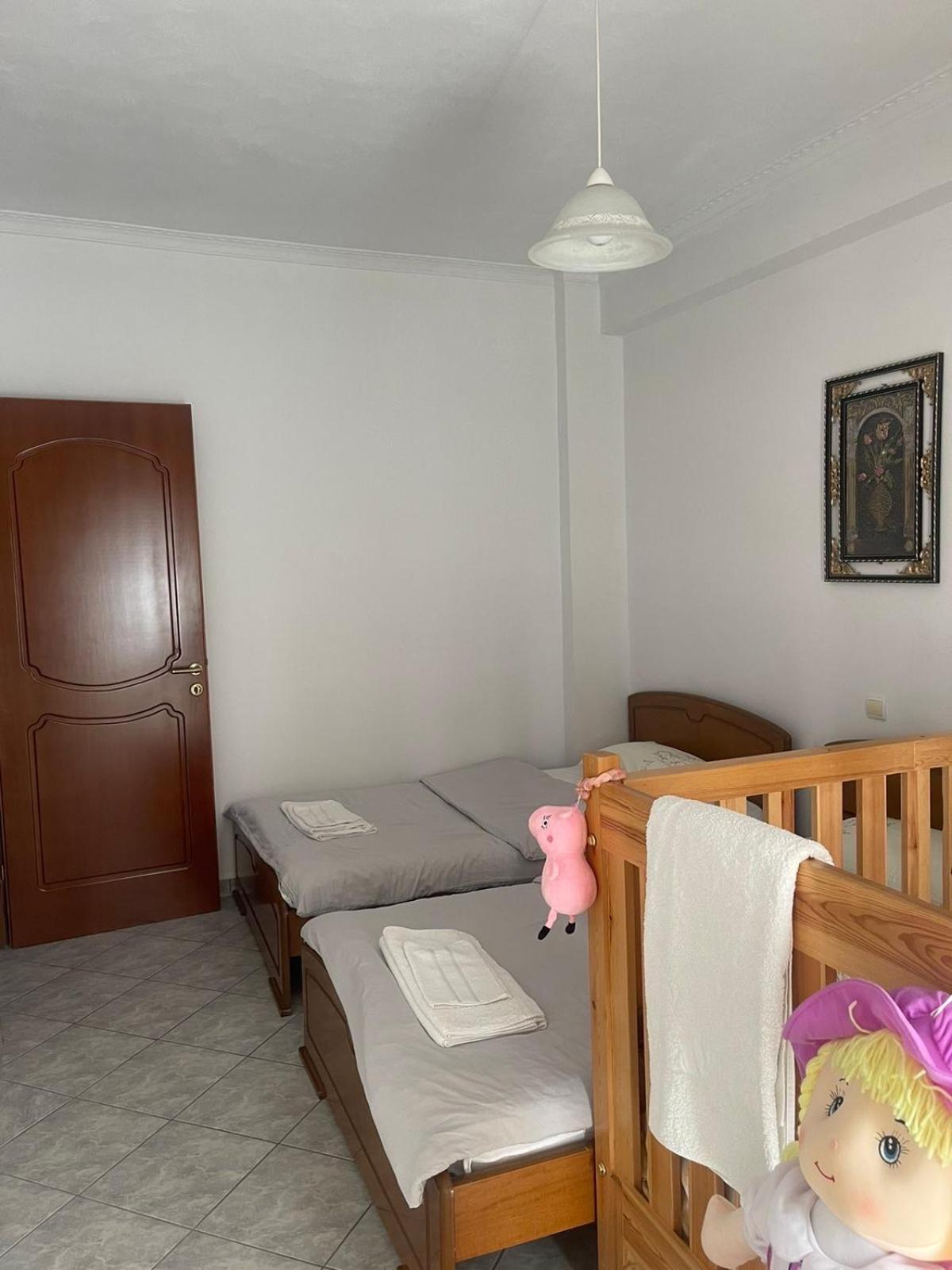 Bright Apartment, Spacious Near The Center Trikala  Exterior photo